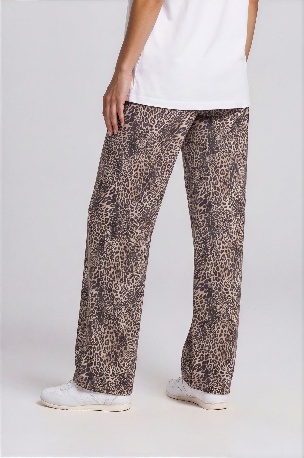 Unisex Vintage Wash Leopard Wide Leg Jeans - Leopard Brown - front detail