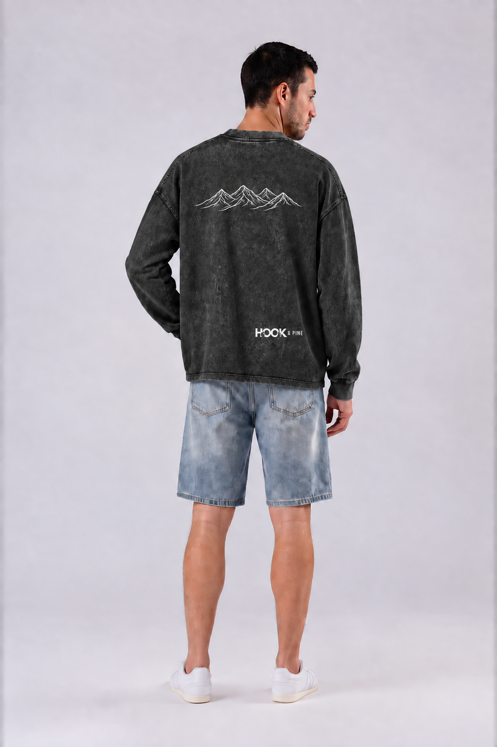 Oversized Mountain Tee - Black - back - m